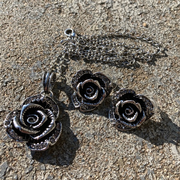 Vintage 80s Rose Floral Silver Tone Studded Jewelry Earrings Necklace Set - Picture 1 of 5